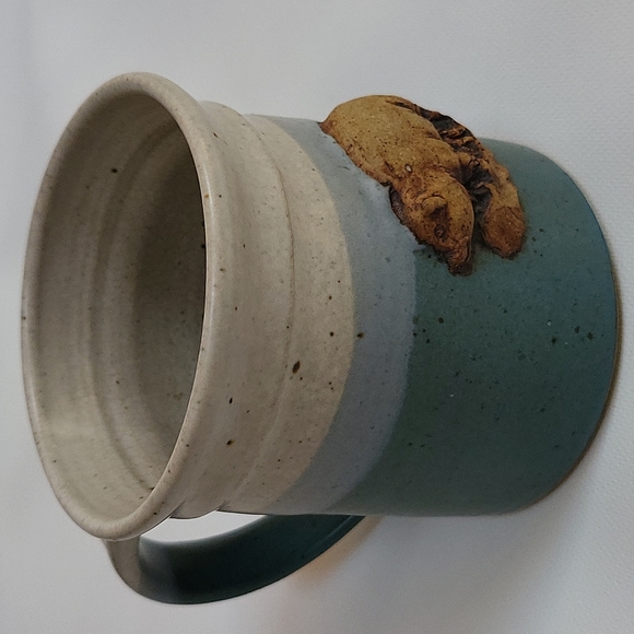 Two Toned Ceramic Coffee Mug With Raised Pig Design - Picture 10 of 11